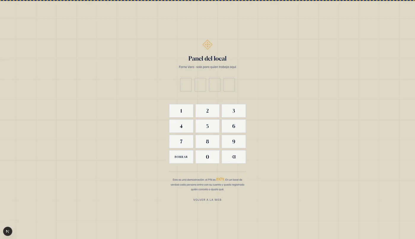 Pantalla de acceso al panel de Forno Vero: teclado numérico grande para introducir un PIN de cuatro cifras
